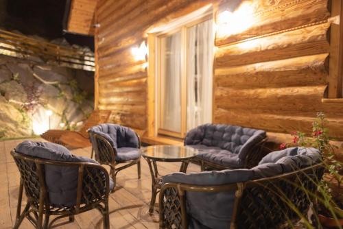 Erkély/terasz, Apartamenty Wiśniowe Wzgórze - strefa SPA oraz parking w cenie pobytu - spokojna okolica (Apartamenty Wisniowe Wzgorze - strefa SPA oraz parking w cenie pobytu - spokojna okolica) in Muszyna városközpont