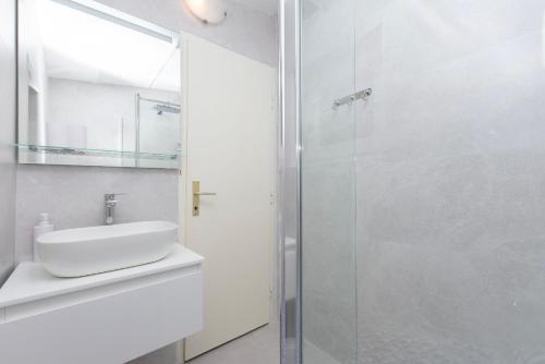 House Damir - image 2