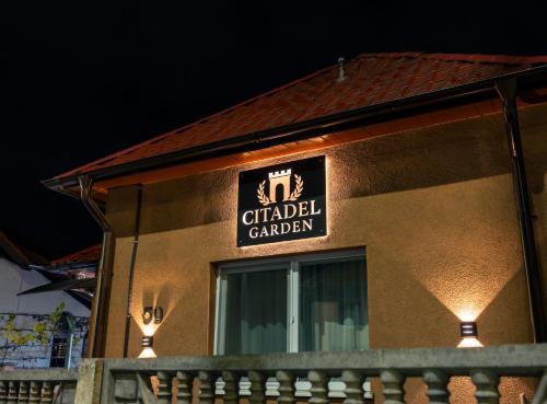 FLH - Cazare Alba Iulia lângă Cetatea Alba Carolina - Curte Privată, Ciubar & Family Friendly (FLH - Cazare Alba Iulia langa Cetatea Alba Carolina - Curte Privata, Ciubar & Family Friendly) in Gyulafehérvár