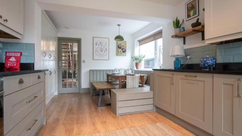 Tastefully decorated 3 bed home in 福姆比