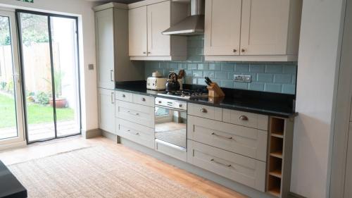 Tastefully decorated 3 bed home in 福姆比