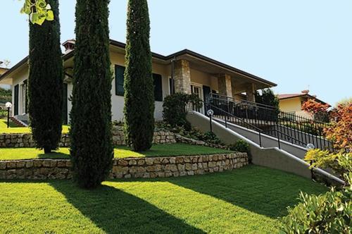Ruhig gelegenes Ferienhaus mit eigenem Swimmingpool, in der Nähe des Gardasees bei Sirmione und mitten im Grünen - a87443 in Pozzolengo