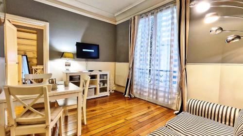 Central Paris Apartment Near Champs Elysees - image 11