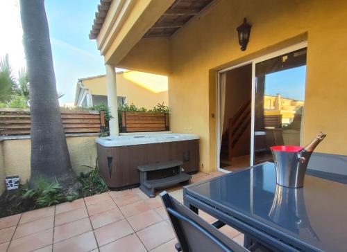 Facilities, Villa 26, La Palmeraie au village naturiste in Cap D'Age