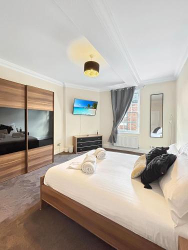 Free Parking, Central, Spacious, 2 bed sleeps 8 Newark Town Centre - Amaya Fourteen – khách sạn tại Newark Upon Trent