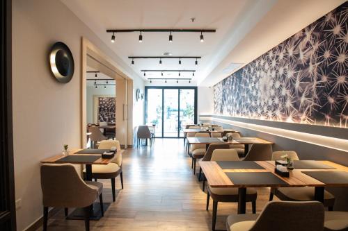 Ресторан, Dazzler by Wyndham Salta in Сальта