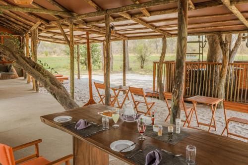 Restaurant, Khwai Mokoro Safaris and Campsites in Khwai
