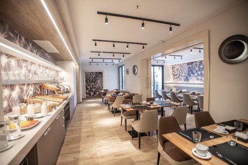 Ресторан, Dazzler by Wyndham Salta in Сальта