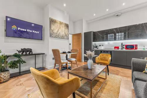 Beautifully 3Bed Restored Apartment near Deansgate - Pass the Keys 2