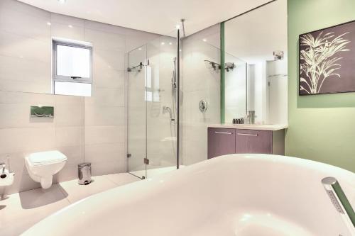 Camps Bay Luxury studio apartment - The Crystal - image 8