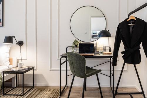 Prague Days - Two Bedroom Apartment with Parking and Netflix in Karlín - image 4