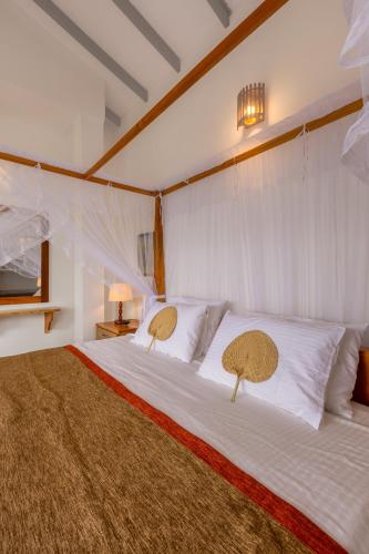 1 king bed, 1 sofa bed