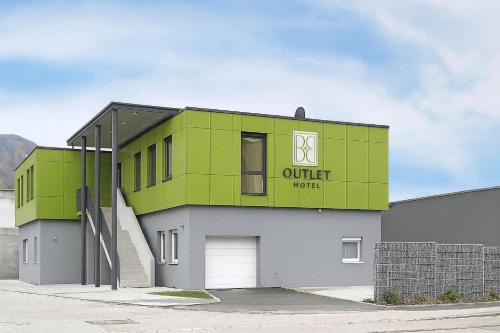 B&B Outlet Hotel - Metzingen - Bad Urach - Free Parking - 숙소 외관