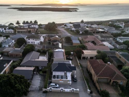 Langebaan Stay Guest House - image 2