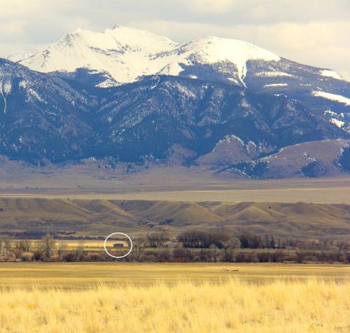 Romantic Cabin Getaway Along the Madison River in Ennis, Montana in Ennisa (MT)