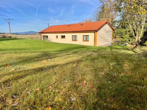 Sunny Garden Bungalow in Locenice