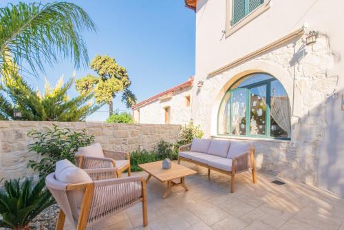 Floor plans, Villa Kirke with private swimming pool in Armeni