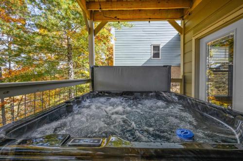 The Cozy Crest w Private Pool n Hot Tub - image 3