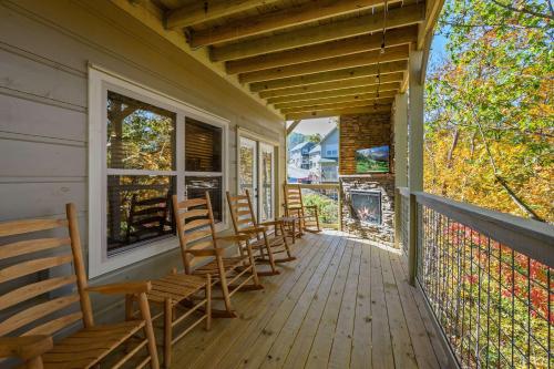 The Cozy Crest w Private Pool n Hot Tub - image 14