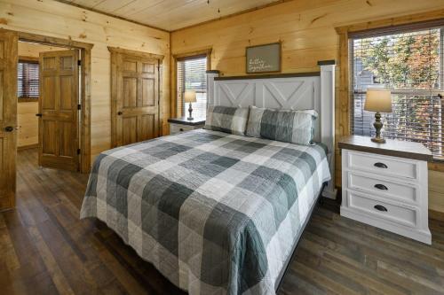 The Cozy Crest w Private Pool n Hot Tub - image 6
