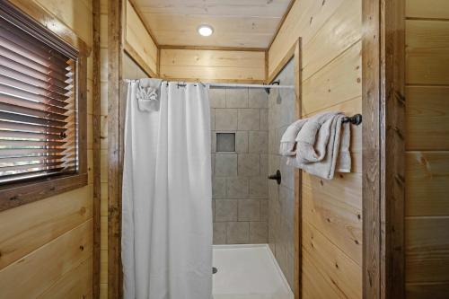 The Cozy Crest w Private Pool n Hot Tub - image 9