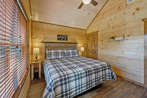 The Cozy Crest w Private Pool n Hot Tub - image 5