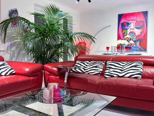 Modern 3-Bed Designer Home with Private Cinema gîte à louer Gravelly Hill Railway Station