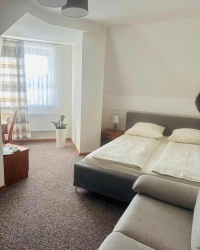 1 queen bed