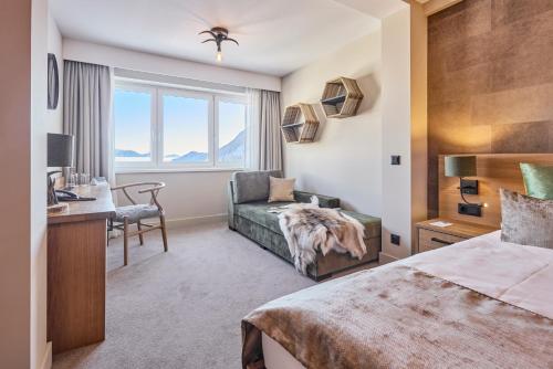 Double Room with Mountain View