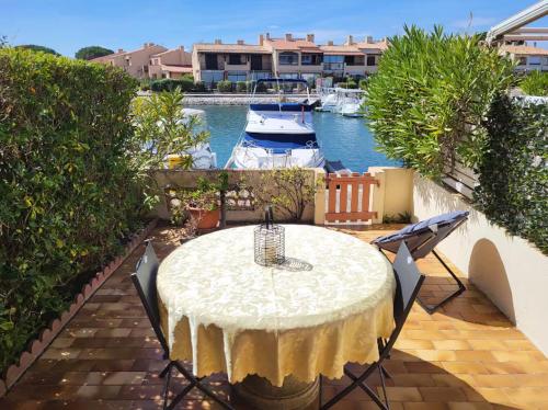 VILLA AUX CAPELLANS SUR LA MARINA POUR 4 PERSONNES - vue Marina - Parking - plage à 5 min à pied - Location saisonnière - Saint-Cyprien