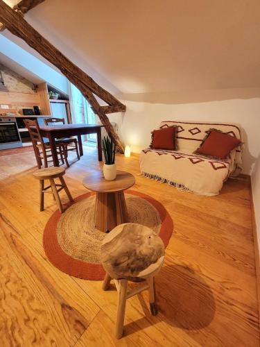Studio de charme dans grange rénovée (Studio de charme dans grange renovee) in Lempzours