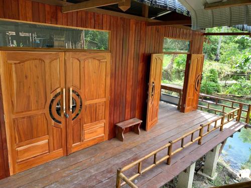 Cucu Suzanne in Busung Indah