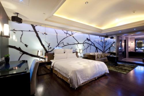 room detail thumbnail 0