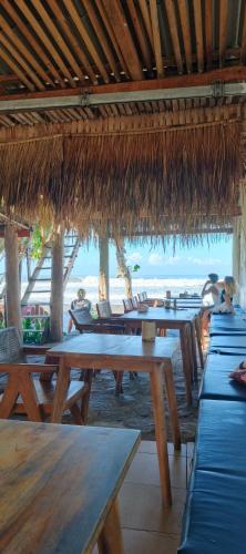 Friend House SURFCAMP - Kec. Mendoyo