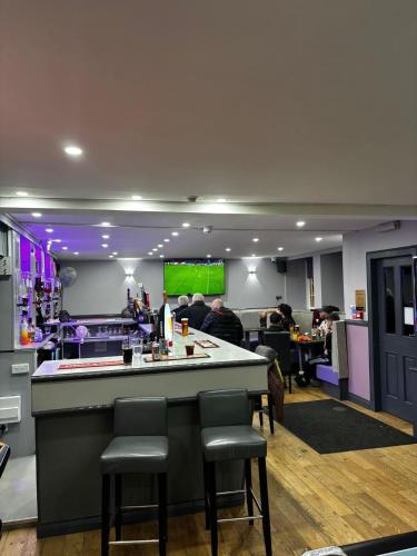 Зовнішній вигляд готелю, The Cassillis Hotel - Smart Self Check-in Hotel & Bar in Мейбоул