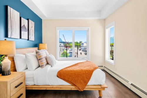 Stylish 2BR Golden Getaway with BBQ and Stunning Views in 戈爾登市區