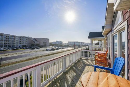 The Barnacle Barn - KDH MP 9.5 Ocean View 145 Yds to Beach Tiki Bar Pool Hot Tub Pets OK - image 2