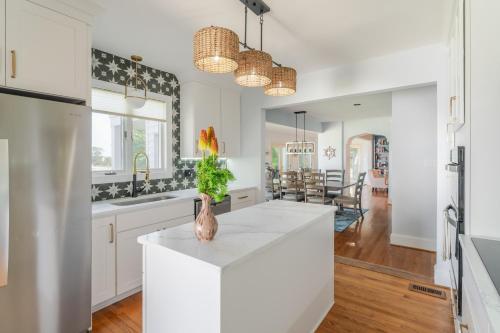 Hot Tub + Private Beach: Waterfront Urbanna Escape in Irvington (VA)
