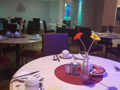 The Royal Windsor Hotel - image 11