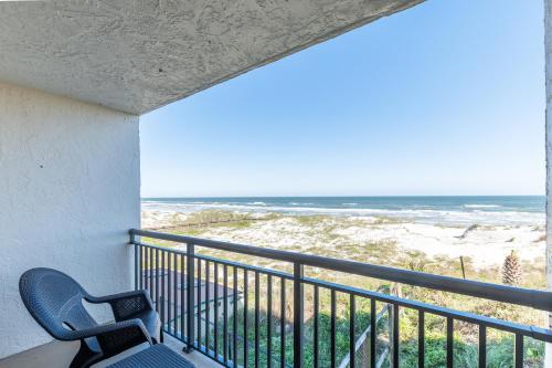 Long Time No Sea! Direct OCEANFRONT Condo - End Unit Double Ocean View - Crescent Beach, Saint Augus – khách sạn tại Crescent Beach