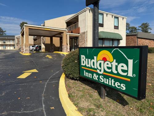Budgetel Inn and Suites- FORT GORDON - 숙소 외관