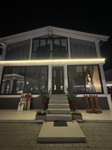 Isea Wood Villa in Rubik