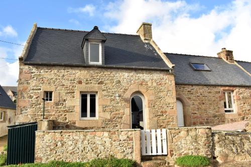 Maison en pierre avec jardin, Côte de Granit Rose gîte à louer Trébeurden