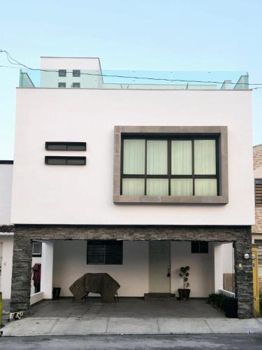 Casa en Apodaca Fracc Privado WiFi 6PPL con terraza a 10 min del Aeropuerto