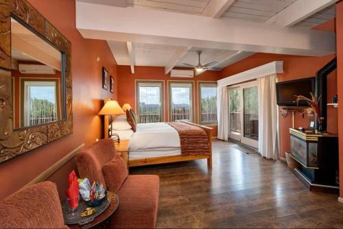 Sedona Views B&B and Luxury Creekside Cabins