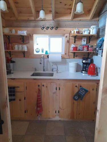 . res Lakefront Chalet is a perfect place to retreat