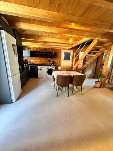 cuina, Exclusiva Cabaña en Incles - Vistas al Valle & Pistas de Ski Grandvalira - Free Parking (Exclusiva Cabana en Incles - Vistas al Valle & Pistas de Ski Grandvalira - Free Parking) in Canillo