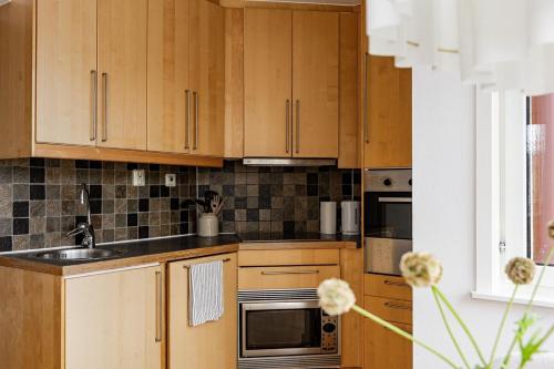 Cozy & Bright Studio Apartment in Lidingö (Cozy & Bright Studio Apartment in Lidingo) in Lidingö