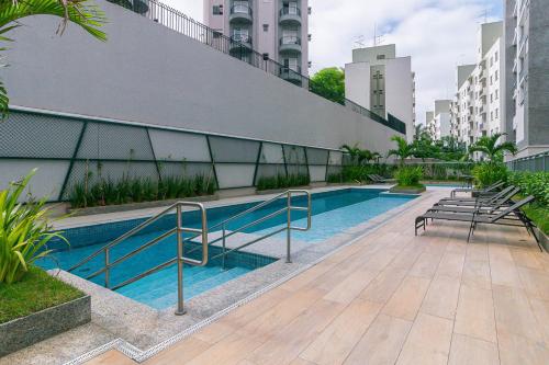 สระว่ายน้ำ, Apto com Garagem e Academia proximo ao Villa Lobos in อัลโต เด ปินเยย์โรส