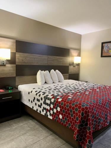Super 8 by Wyndham Chillicothe - image 11